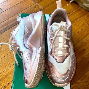 Pre-💖 ROSE GOLD RISE SILVER METAL WN’s PUMA SNEAKER